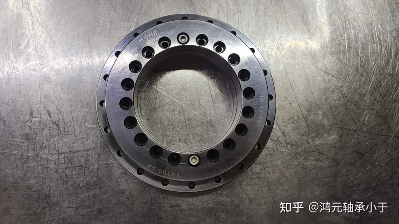 在产品技术方面，以下参数和标准是选择轴承代理加盟合作伙伴的重要依据：